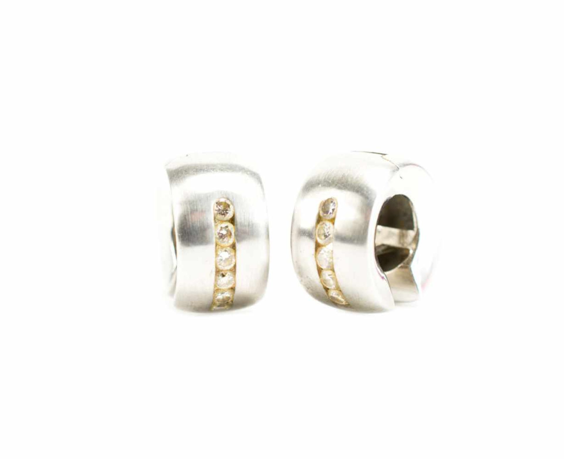 Paar Ohrringe750 Weißgold, besetzt mit je 6 Brillanten, gesamt ca. 0,36 ct, vs, I/J, Ø 15 mm,