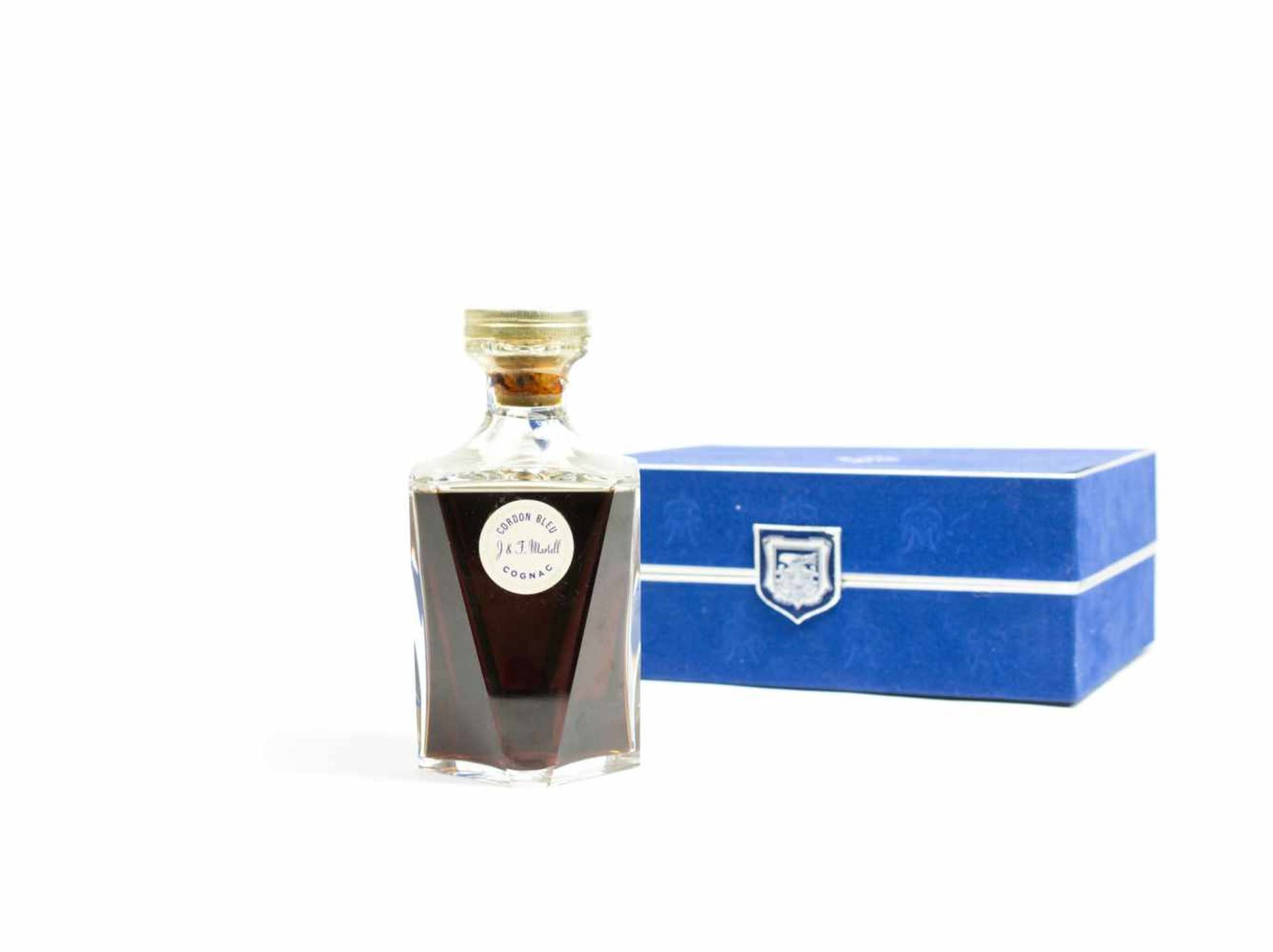 Cordon Bleu CognacJ & F. Martell, Frankreich, 0,75 L, in Original-Samtbox und mit Kristallstopfen,