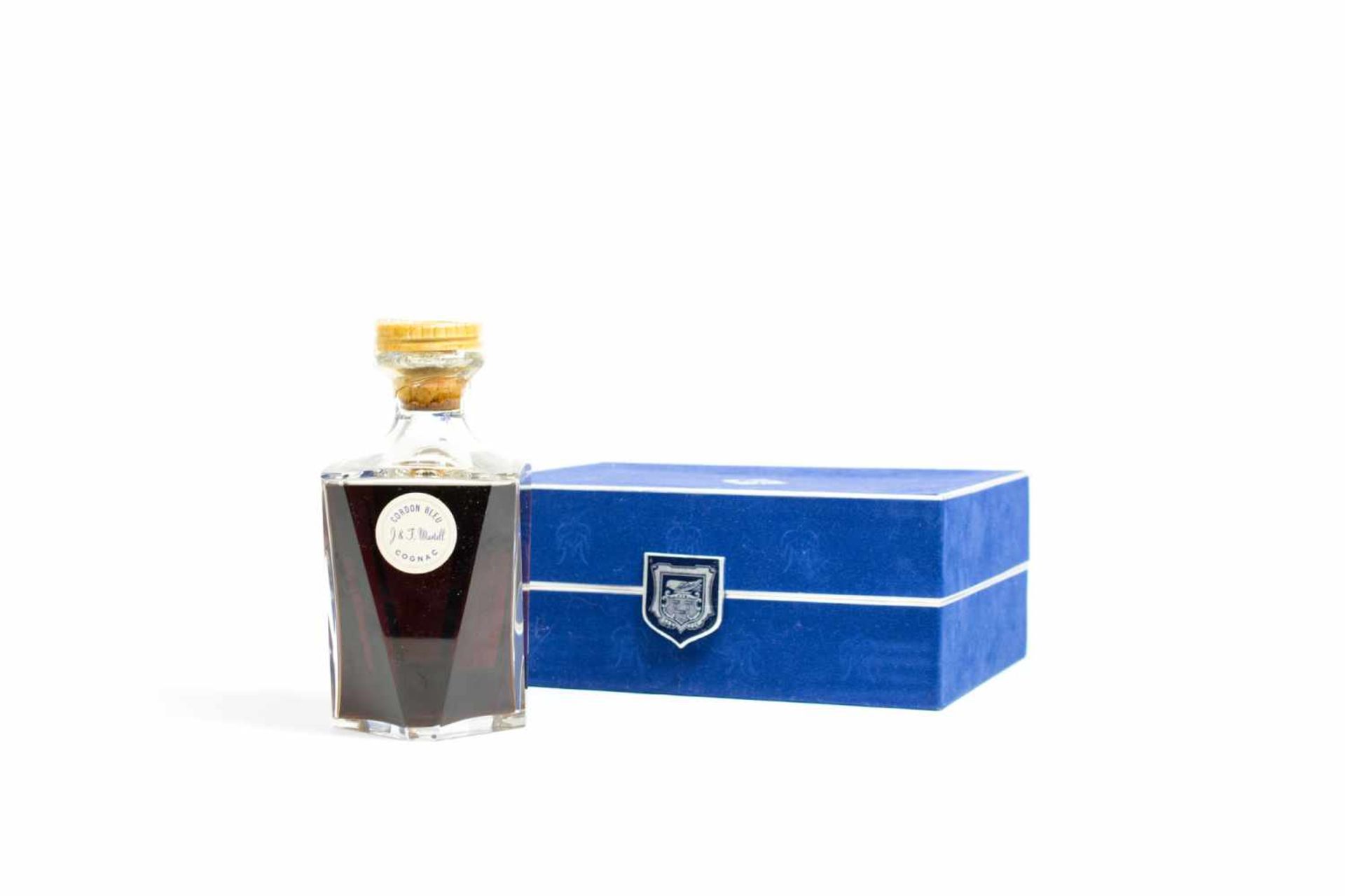 Cordon Bleu CognacJ & F. Martell, Frankreich, 0,75 L, in Original-Samtbox und mit Kristallstopfen,