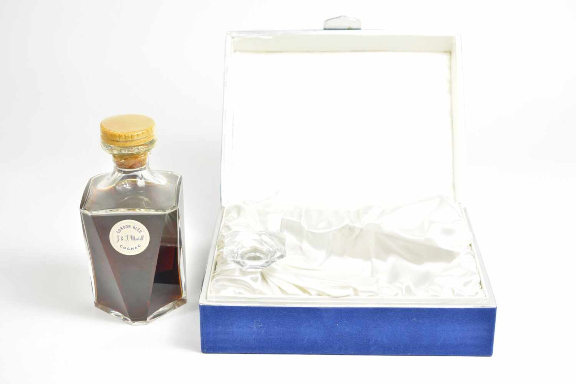 Cordon Bleu CognacJ & F. Martell, Frankreich, 0,75 L, in Original-Samtbox und mit Kristallstopfen, - Bild 4 aus 4