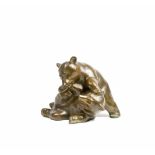 Leo Mol (1915 - 2009, Ukraine)Balgende Bären, 1956, Bronze, Höhe 12,1 cm, rückseitig datiert und