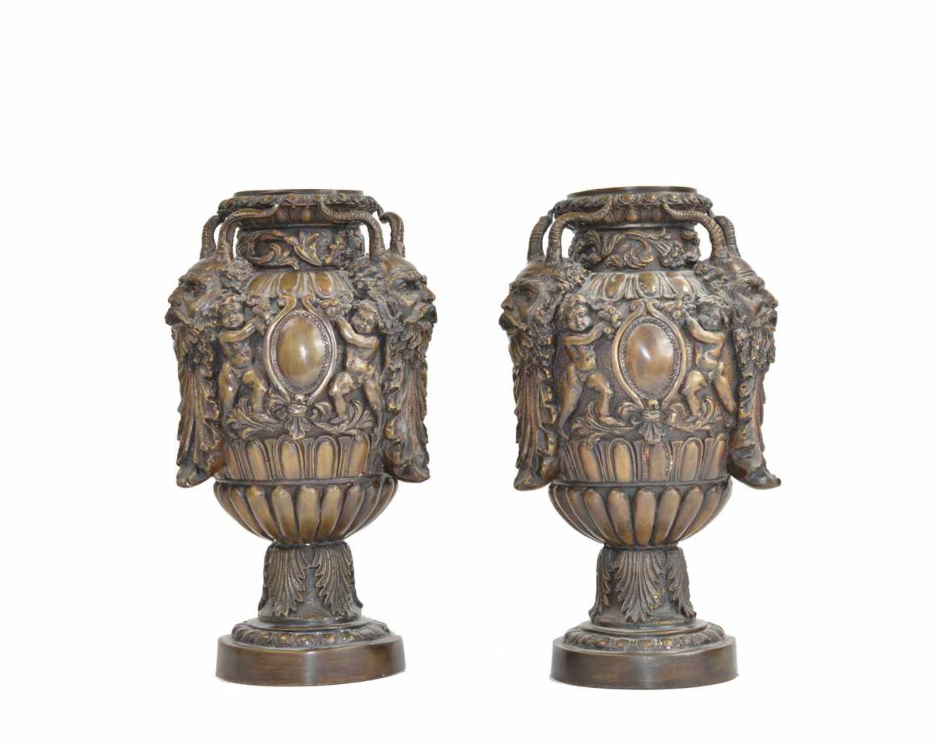 Paar Amphorenvasen20. Jh., Bronze, beide Höhe 30 cm - Image 2 of 2