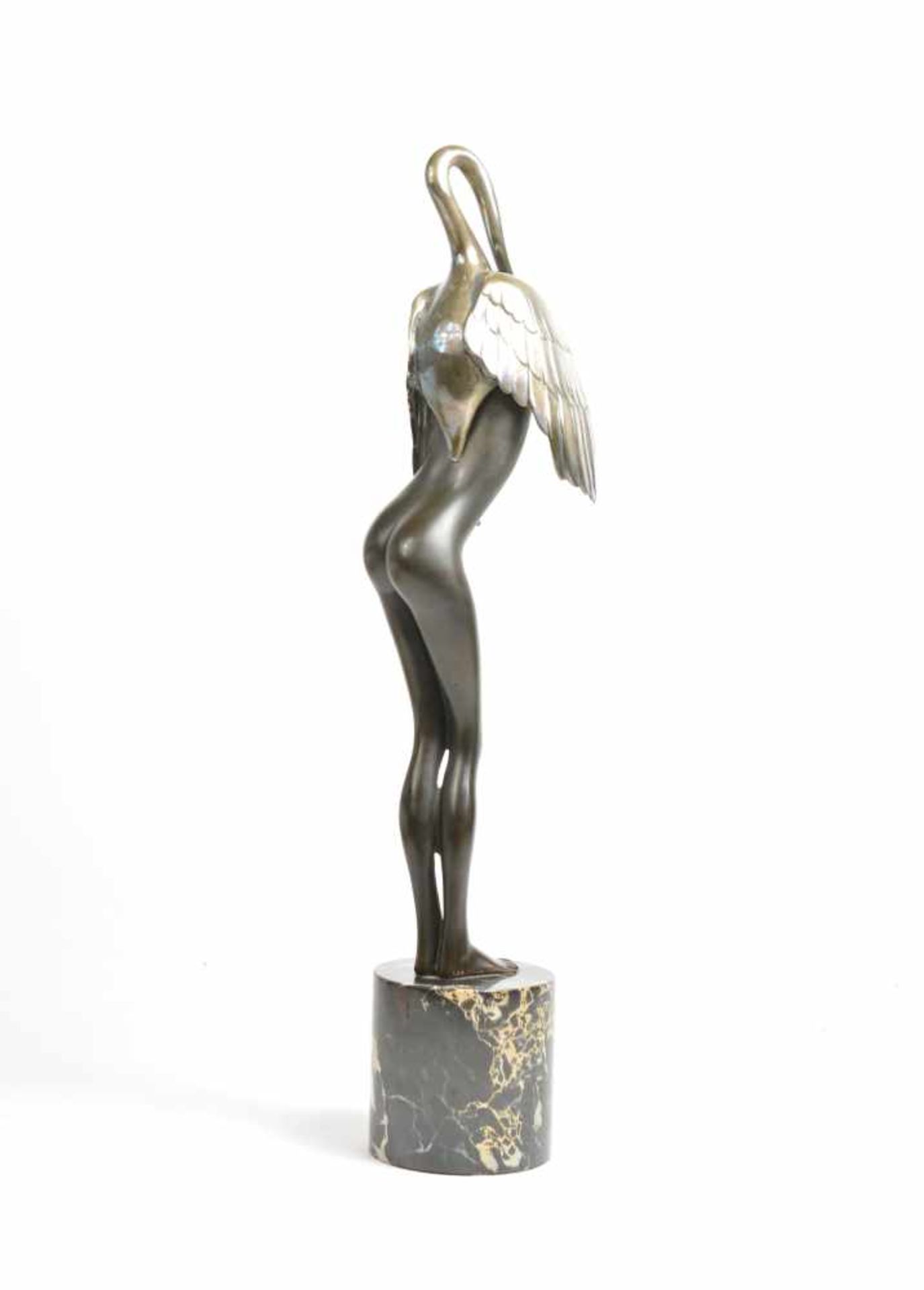 Bruno Bruni (1935 Gradera/Italien)Leda mit dem Schwan, Bronze, Höhe mit Sockel 55 cm, am Fuß 122/ - Bild 2 aus 3