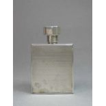 KLEINER FLACHMANN MIT DREHVERSCHLUSS / KLEINES GEFÄSS / KLEINE FLASCHE / hip flask, um 1920, 835er