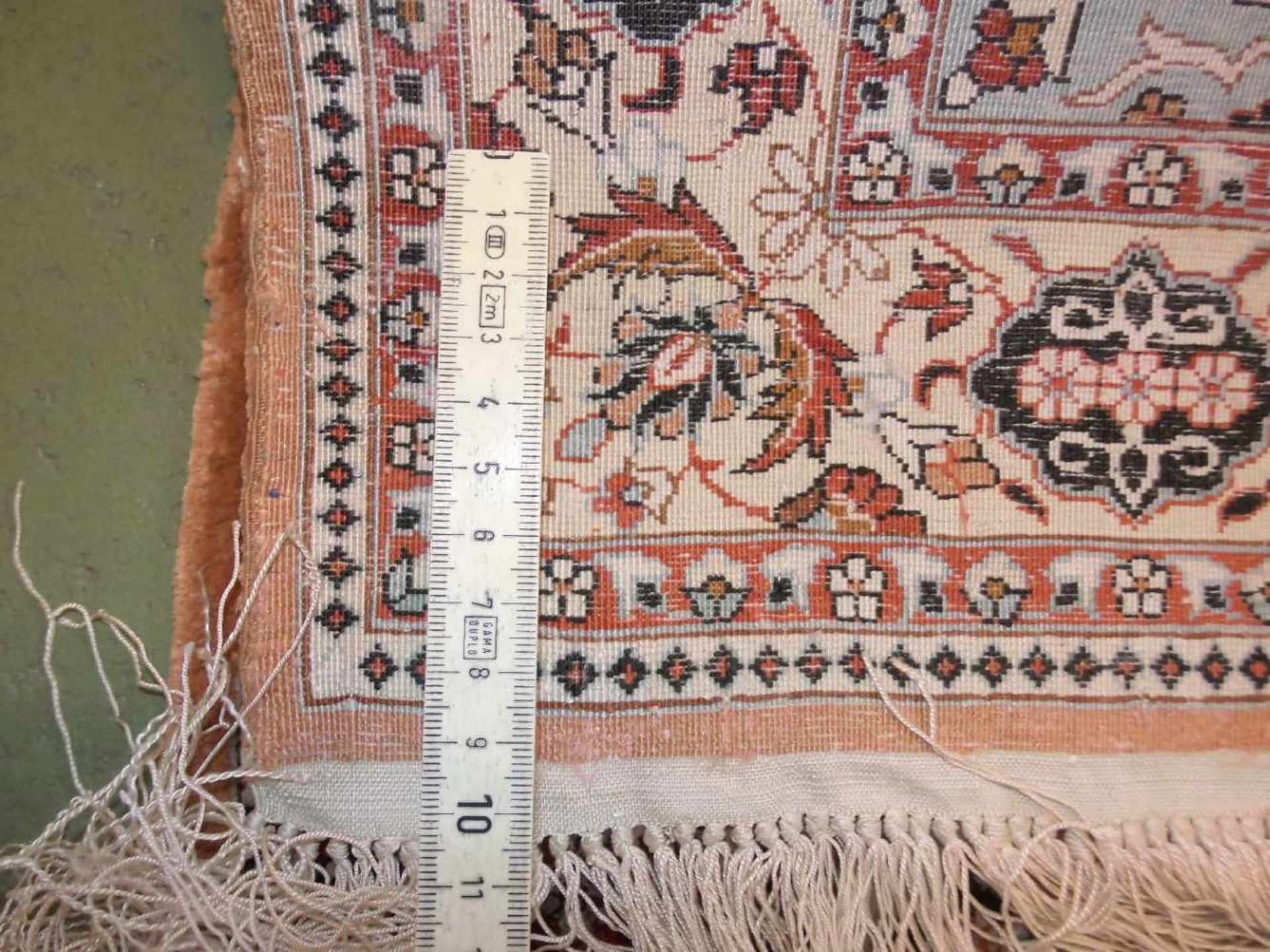 KLEINER ORIENTTEPPICH / SEIDENTEPPICH / BRÜCKE / silk rug, Seide, 2. Hälfte. 20 Jh.; Haupt- und - Image 6 of 7