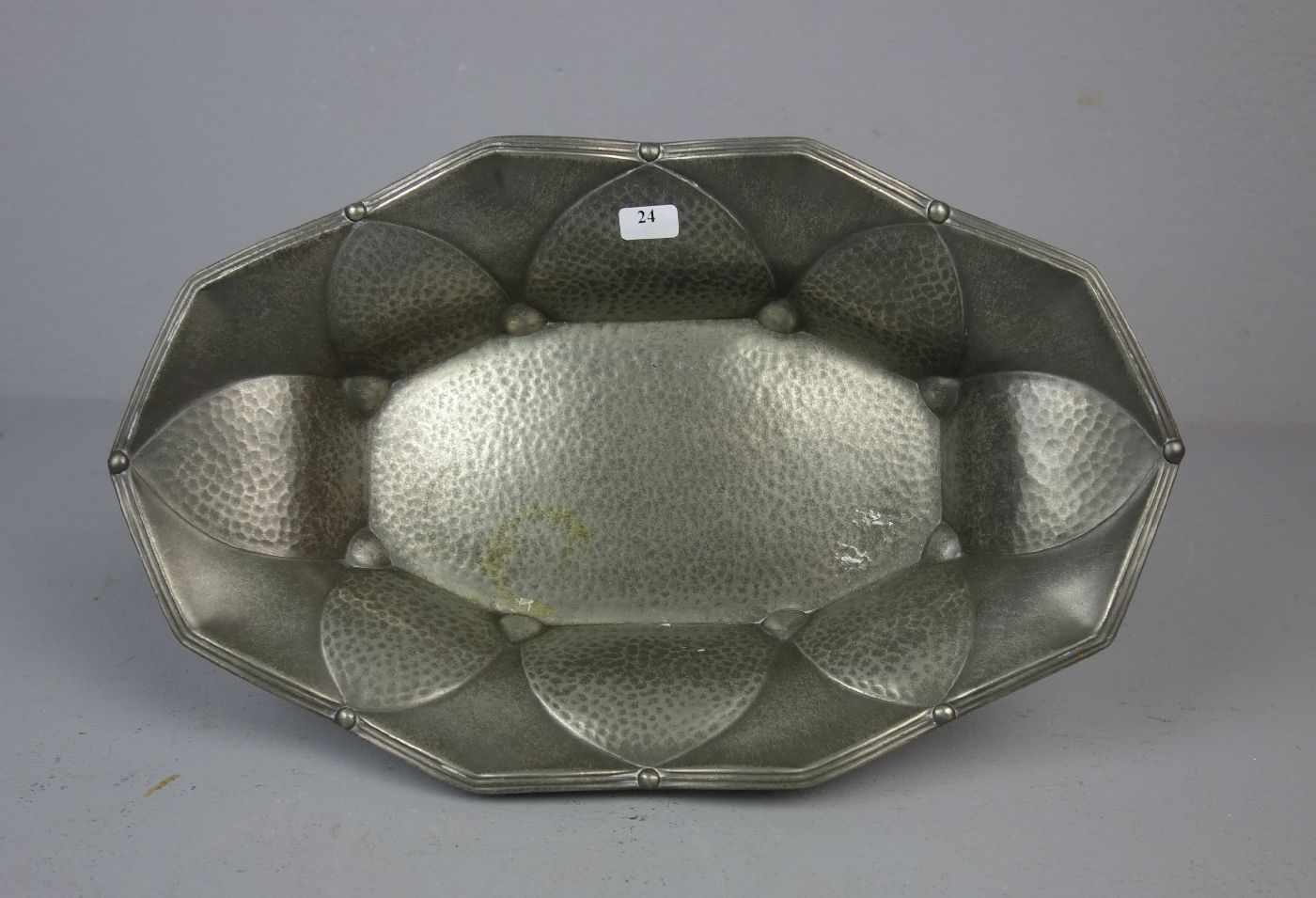 JUGENDSTIL - SCHALE, art nouveau pewter bowl, Kayserzinn. Oblonge Schale mit passiger, konischer