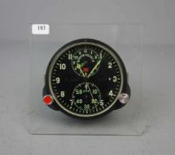 RUSSISCHE BORDUHR / COCKPIT - UHR / FLIEGERUHR mit Chronograph, montiert im Acrylglas-Ständer. UdSSR