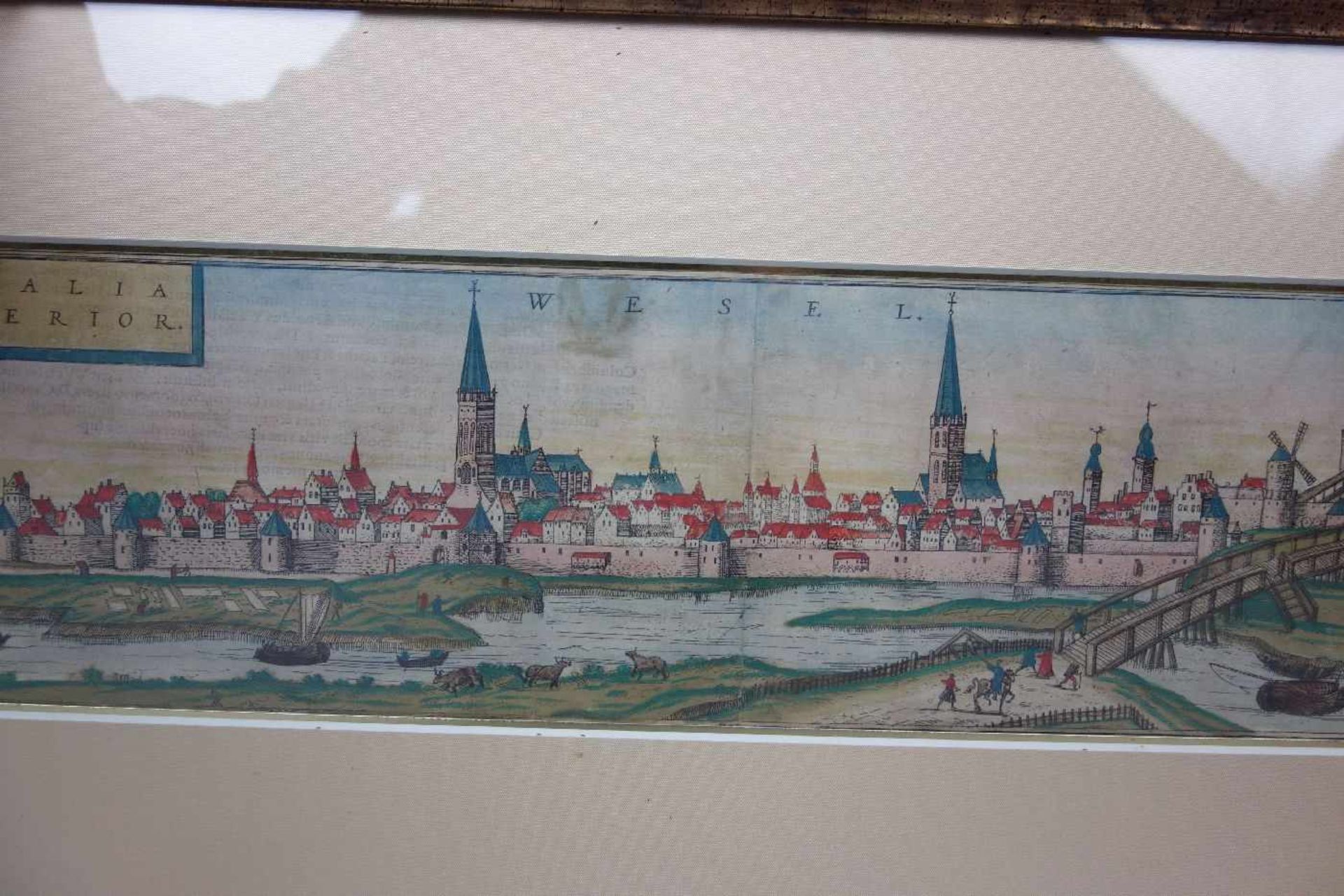 KOLORIERTER KUPFERSTICH WESEL, Ansicht der Stadt Wesel mit Titelkartusche "WESALIA INFERIOR"; aus - Image 3 of 4