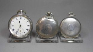 KONVOLUT VON 3 SILBERNEN TASCHENUHREN / pocket watches, 1. H. 20. Jh., unterschiedliche Länder,