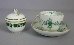 KONVOLUT MEISSEN: MOKKATASSE UND DECKELDOSE / mocha cup and sugar box, Porzellan, Manufaktur