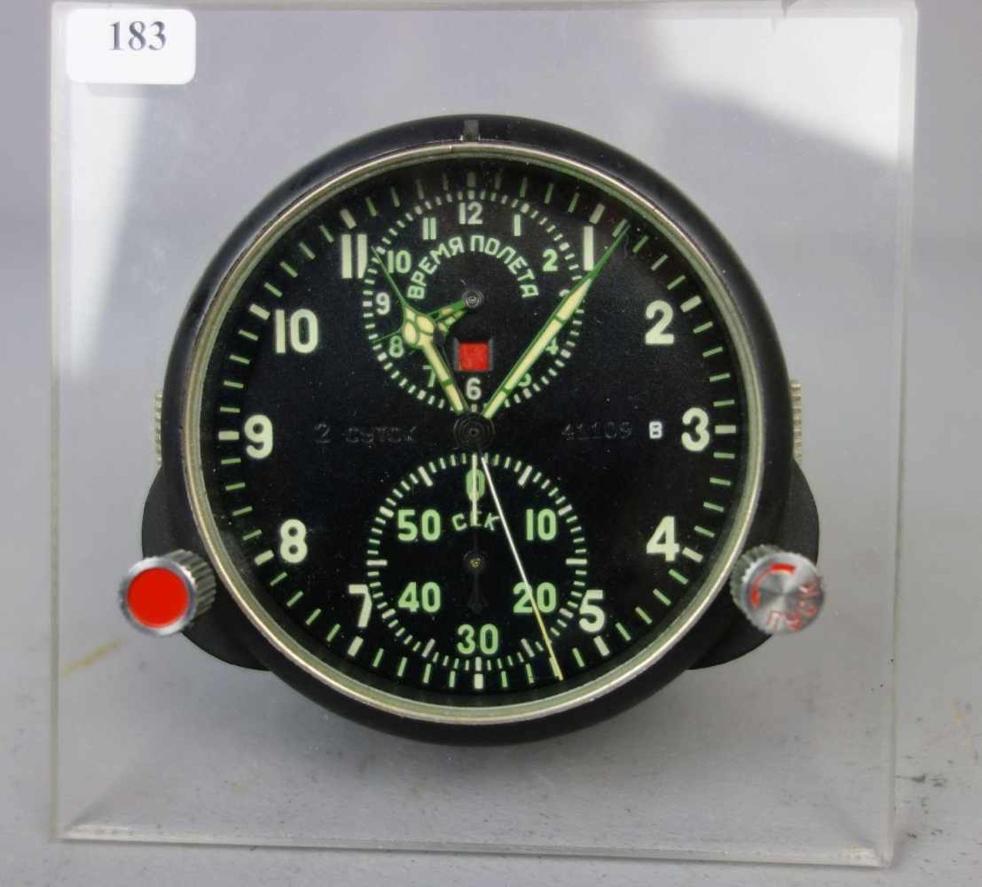 RUSSISCHE BORDUHR / COCKPIT - UHR / FLIEGERUHR mit Chronograph, montiert im Acrylglas-Ständer. UdSSR - Image 2 of 5