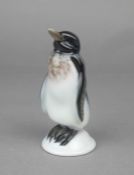 PORZELLANFIGUR / porcelain figure: "Pinguin", Manufaktur Rosenthal, Zweigwerk Bahnhof Selb,