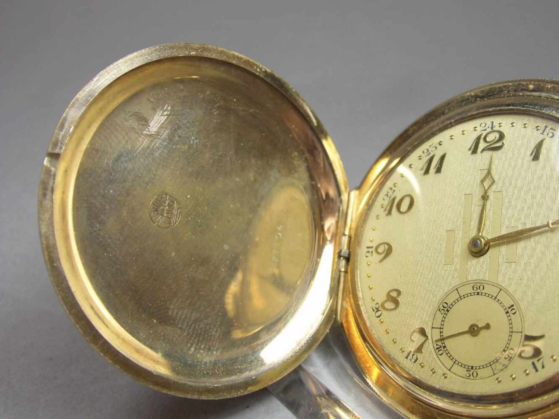 VERGOLDETE SAVONETTE - TASCHENUHR / pocket watch with hunting case, 20. Jh.. Handaufzug (Krone). - Image 5 of 8