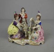 FIGURENGRUPPE / porcelain figures: "Galante Szene / Musizierende Gruppe", Porzellan, 20. Jh., auf