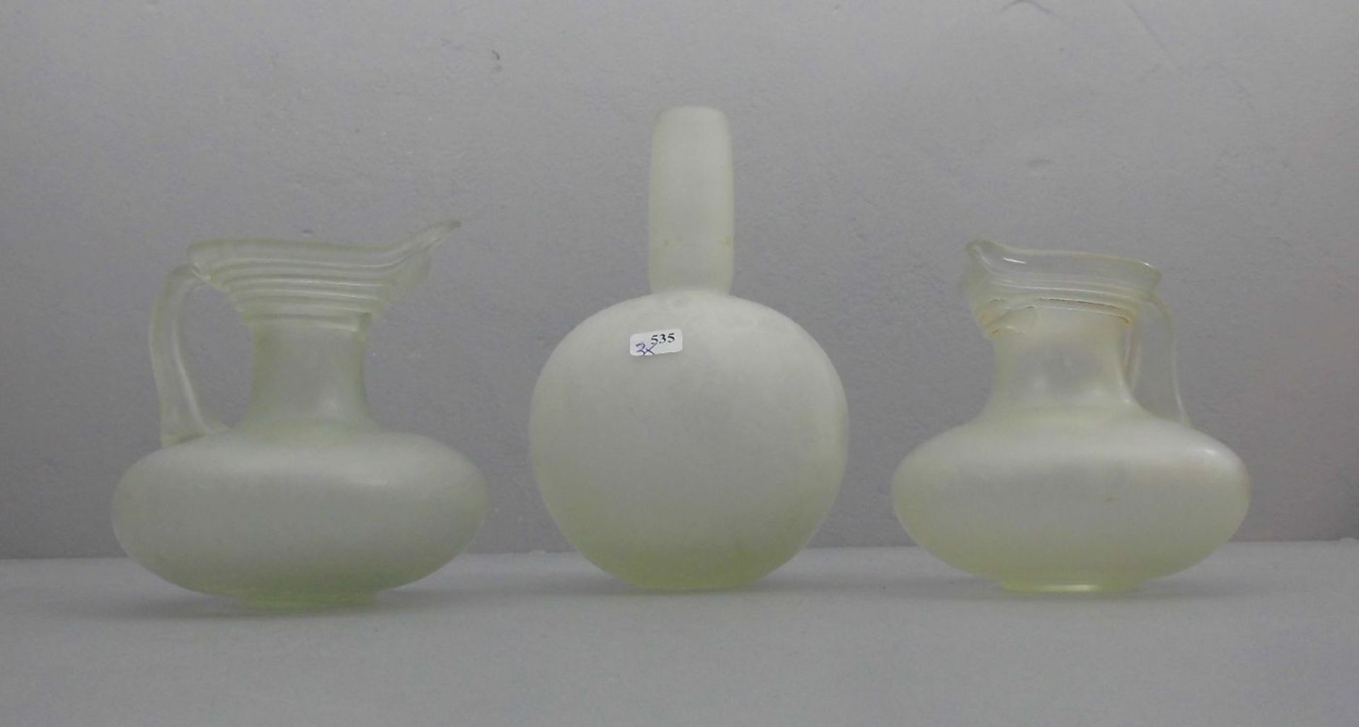 2 KRÜGE UND EINE VASE, Manufaktur Frh. von Poschinger/ Frauenau für Glasgalerie CCAA/ Köln, - Bild 2 aus 2