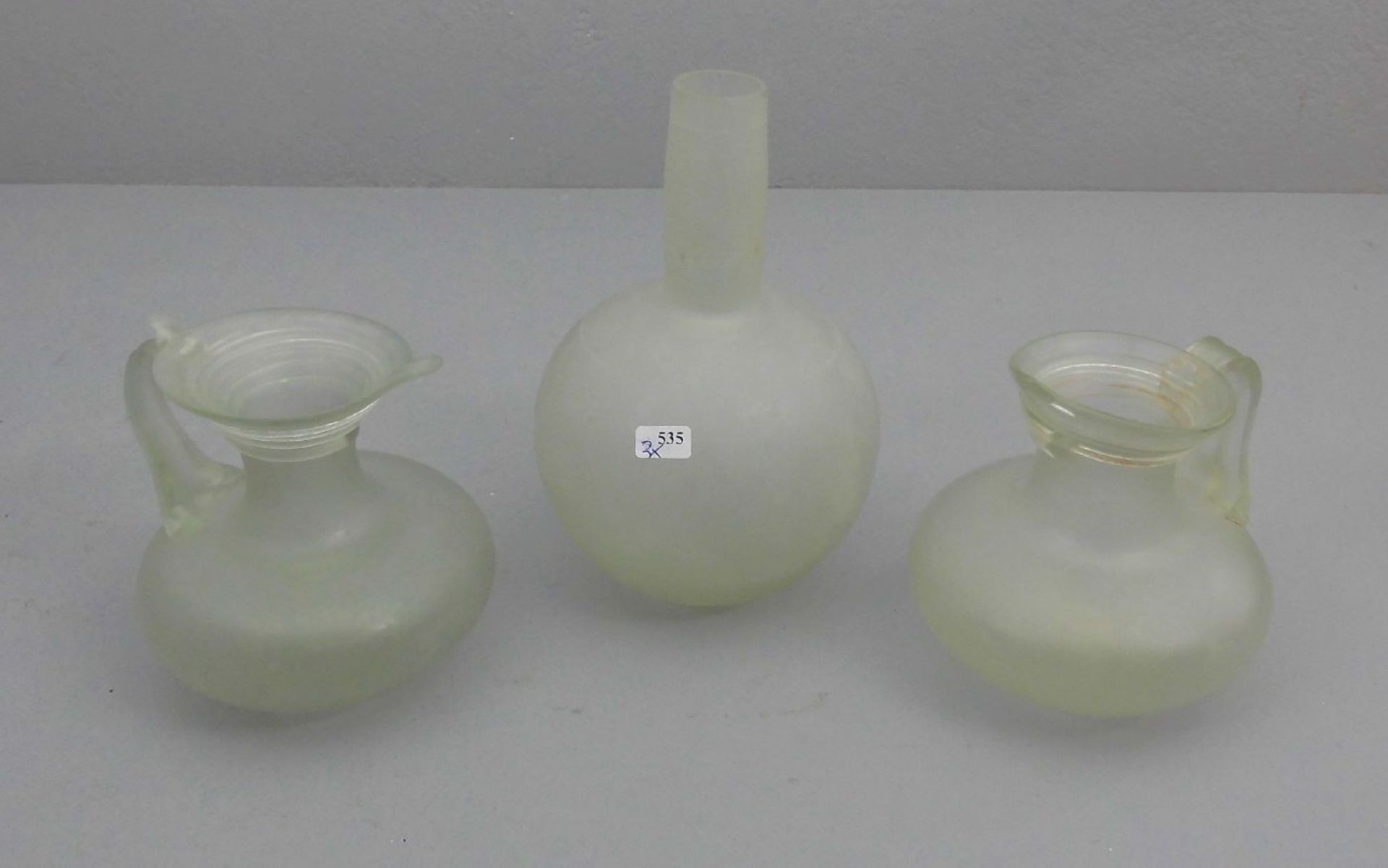 2 KRÜGE UND EINE VASE, Manufaktur Frh. von Poschinger/ Frauenau für Glasgalerie CCAA/ Köln,