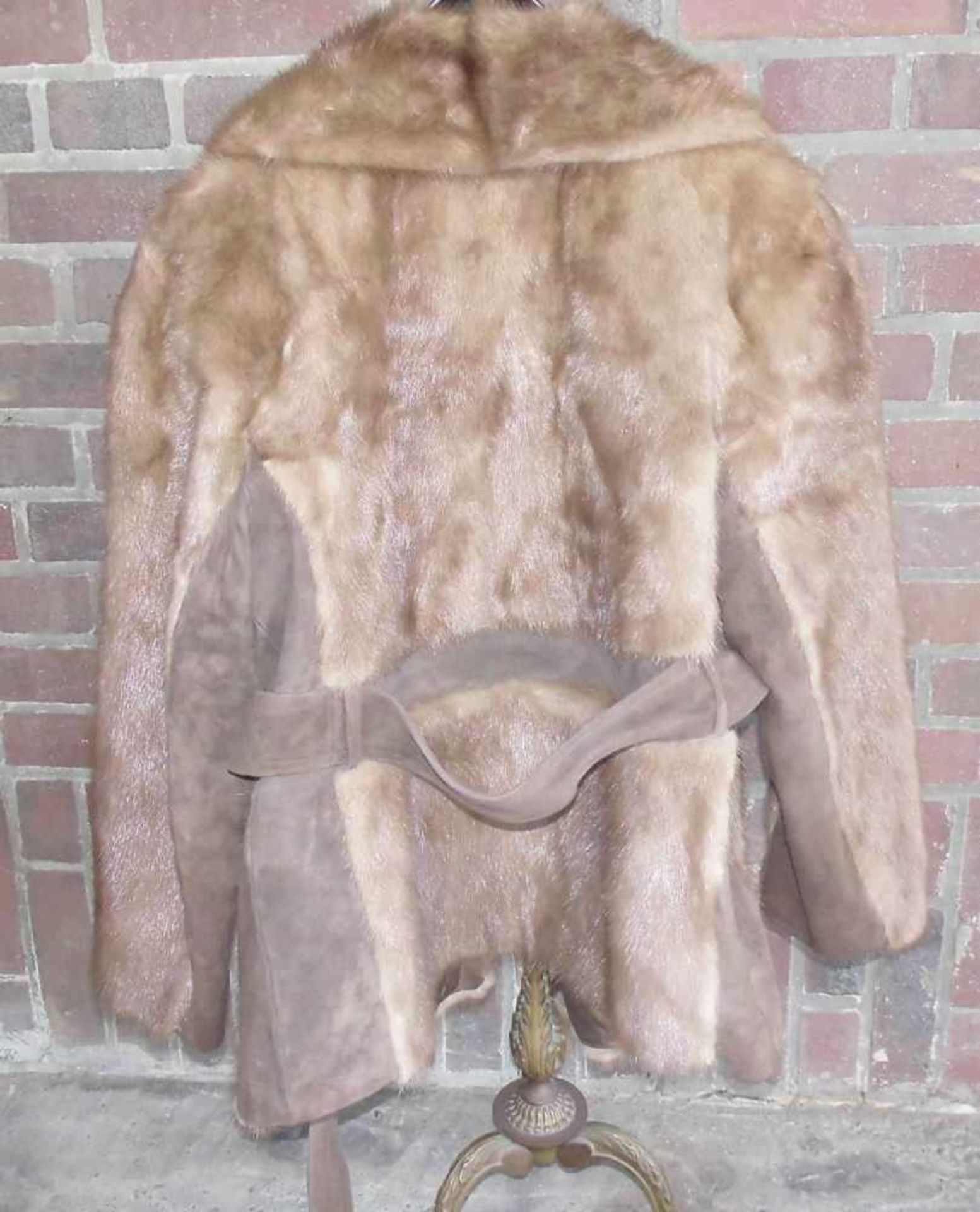 PELZ KURZMANTEL / TAILLIERTE NERZ - JACKE / fur coat, Größe 38 / 40 (M/L), hellbrauner Pelz mit - Bild 7 aus 9