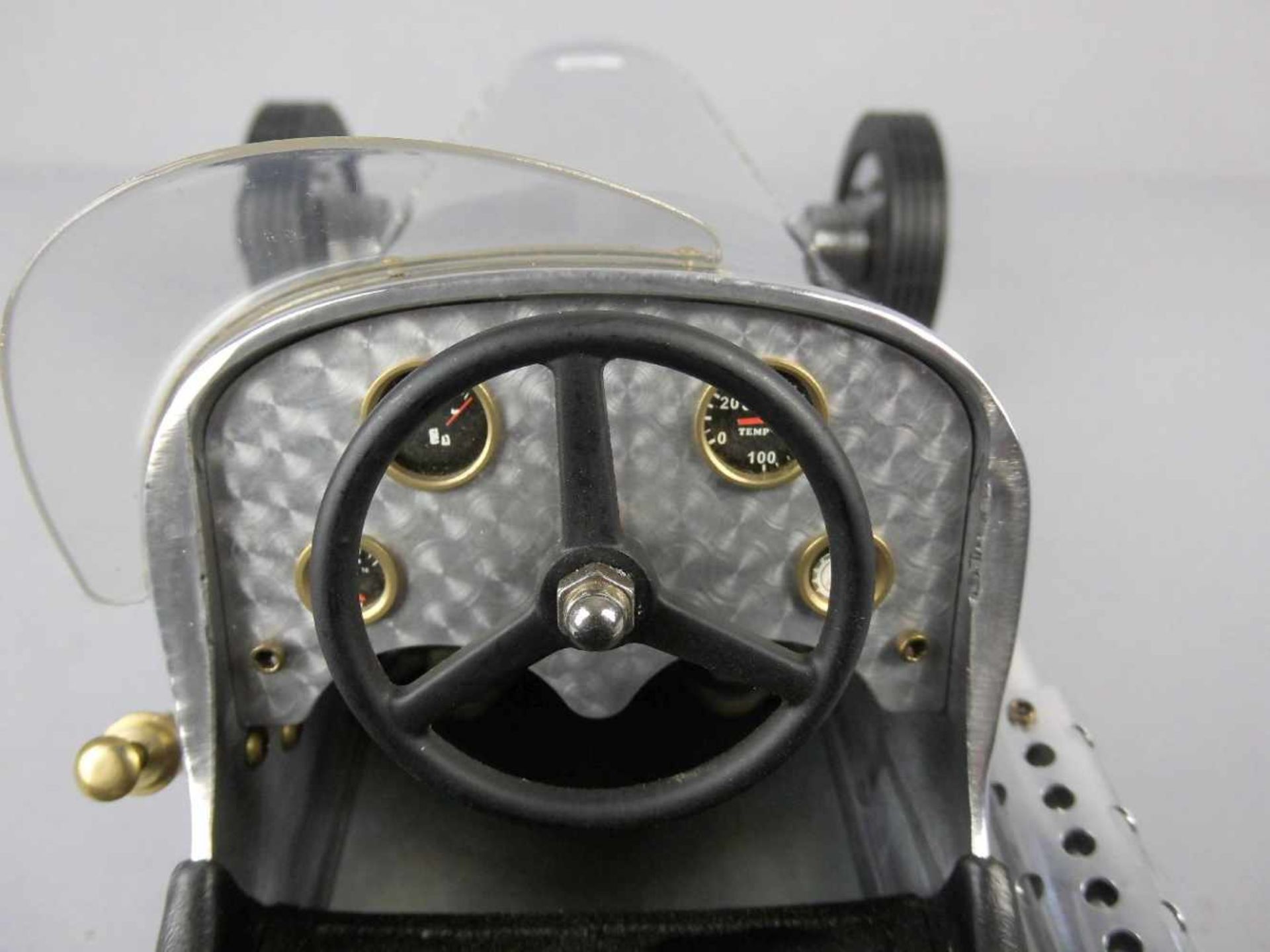 MODELL - AUTO: Mercedes Silberpfeil W 25 von 1934 / Grand Prix Model Car, unter dem Stand gemarkt " - Bild 5 aus 6