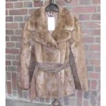 PELZ KURZMANTEL / TAILLIERTE NERZ - JACKE / fur coat, Größe 38 / 40 (M/L), hellbrauner Pelz mit