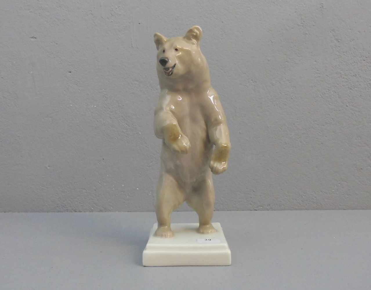 FIGUR: "Bär / Braunbär", Porzellan, Manufaktur Meissen, unterglasurblaue Schwertermarke mit oberem