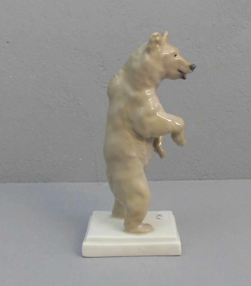 FIGUR: "Bär / Braunbär", Porzellan, Manufaktur Meissen, unterglasurblaue Schwertermarke mit oberem - Image 4 of 5