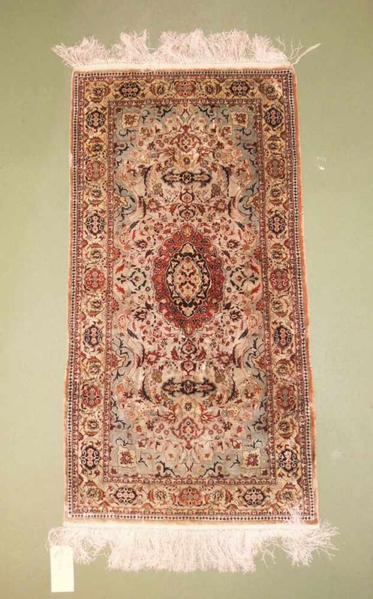 KLEINER ORIENTTEPPICH / SEIDENTEPPICH / BRÜCKE / silk rug, Seide, 2. Hälfte. 20 Jh.; Haupt- und