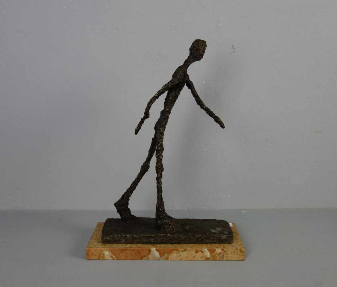 nach GIACOMETTI, ALBERTO (Borgonova 1901-1966 Chur), Skulptur / sculpture: "Schreitender Mann", - Image 3 of 4