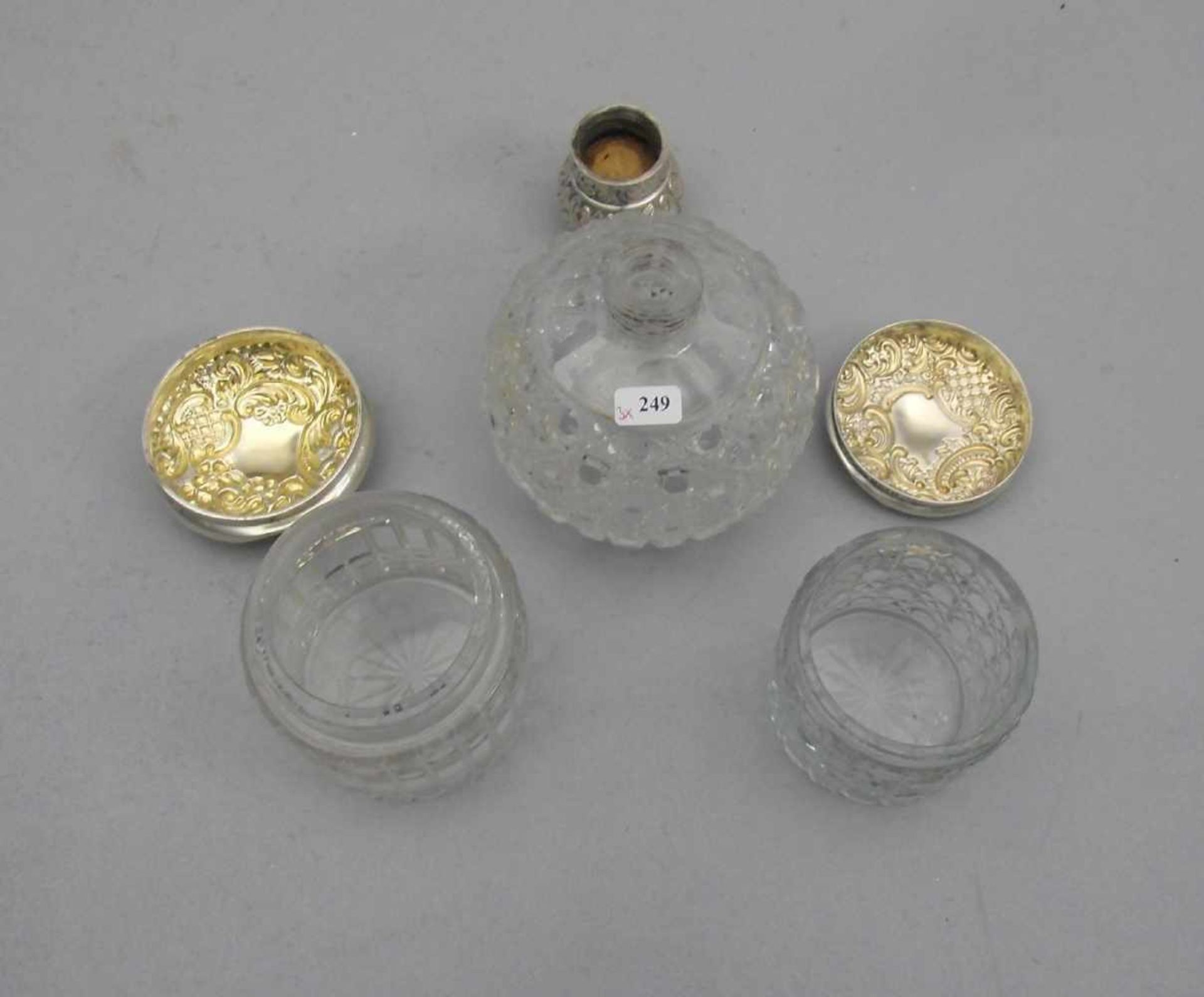 3 GLASGEFÄSSE MIT SILBERMONTUREN / glass jars with silver, England, um 1900. Drei unterschiedliche - Bild 3 aus 4