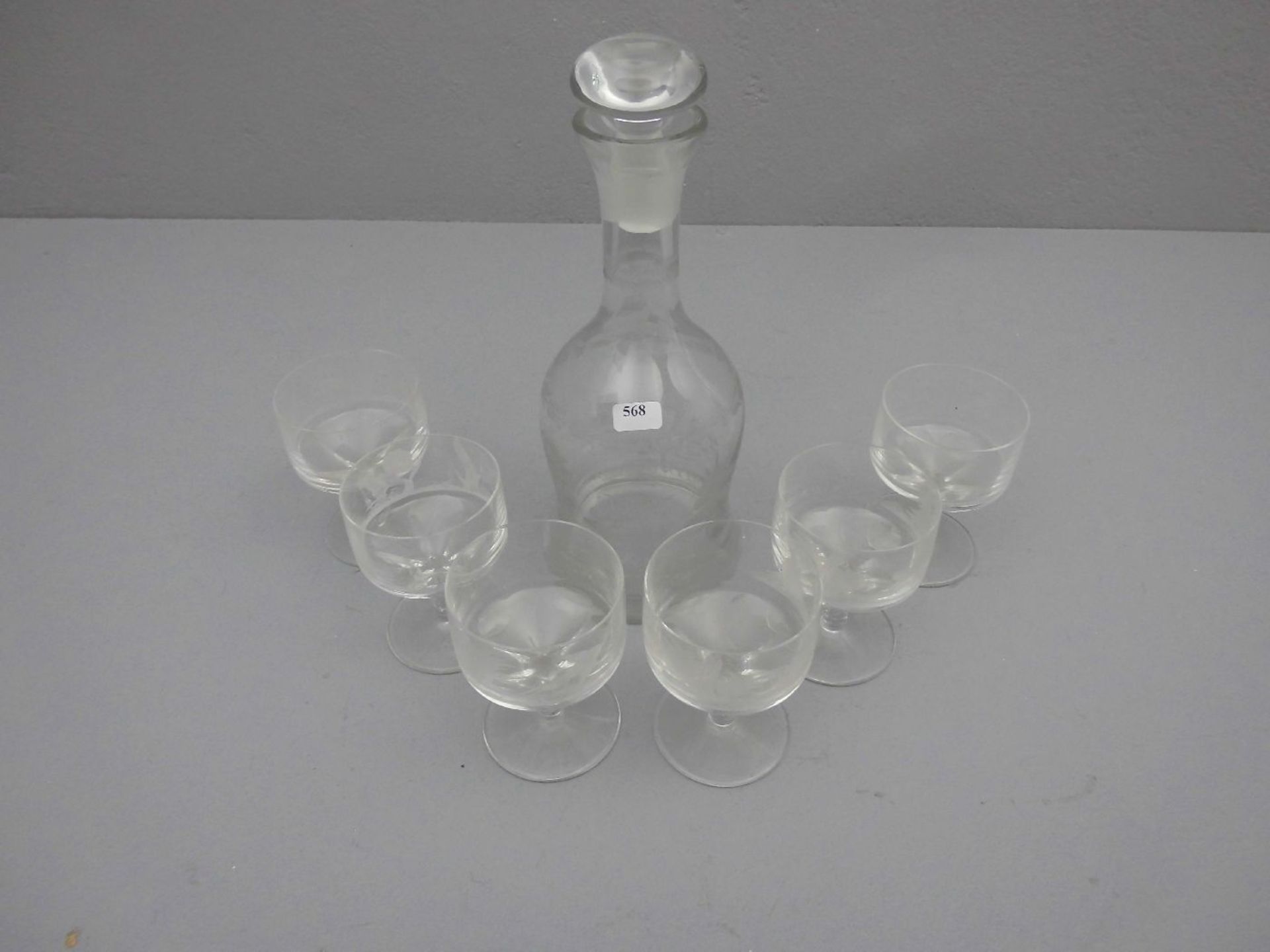 KARAFFE UND 6 GLÄSER MIT JAGDLICHEN MOTIVEN, Glas, geschliffen, Mitte 20. Jh.; Likör- oder Südwein- - Bild 2 aus 3