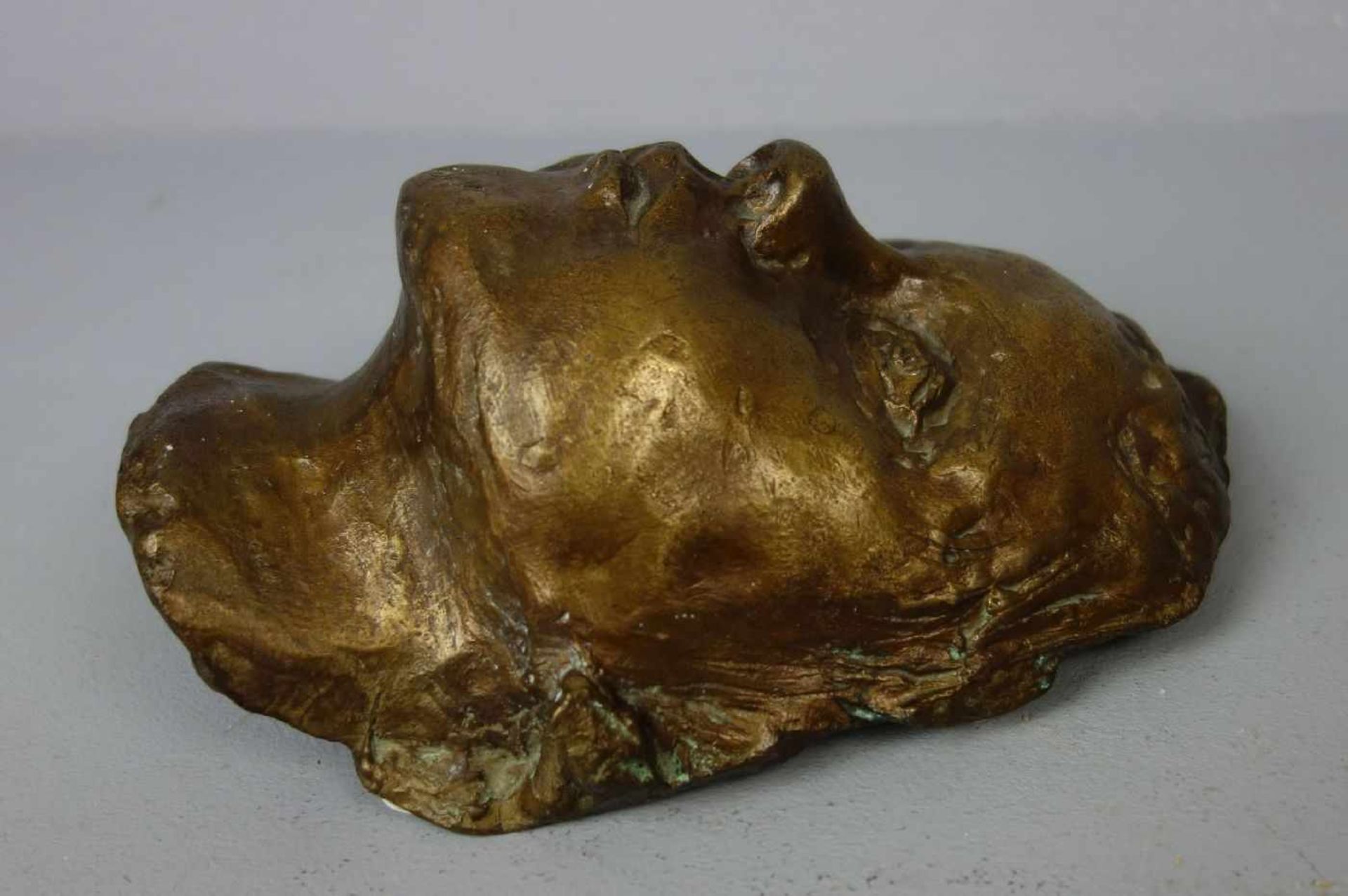 BILDHAUER DES 20. / 21. JH., Relief: "Kindergesicht", Bronze, unsigniert; Gießerstempel: "Guss Barth - Bild 4 aus 6