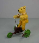 TEDDY AUF DREIRAD / BÄR AUF DREIRAD / bear on a tricycle, 1. H. 20. Jh., mechanisches Spielzeug,