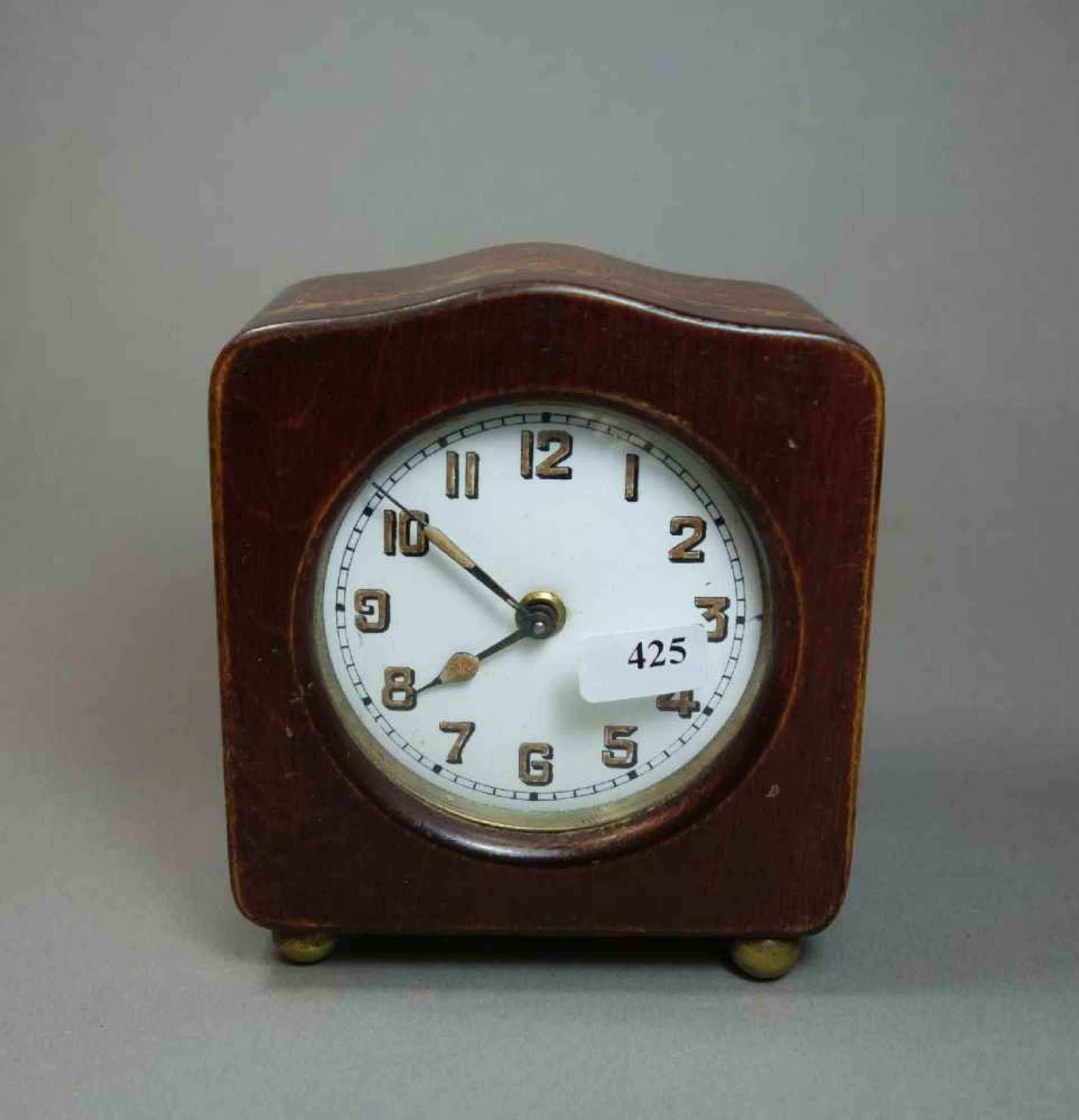 WECKER / KLEINE TISCHUHR MIT WECKFUNKTION / alarm clock, 1. H. 20. Jh., England, mahagonifarben