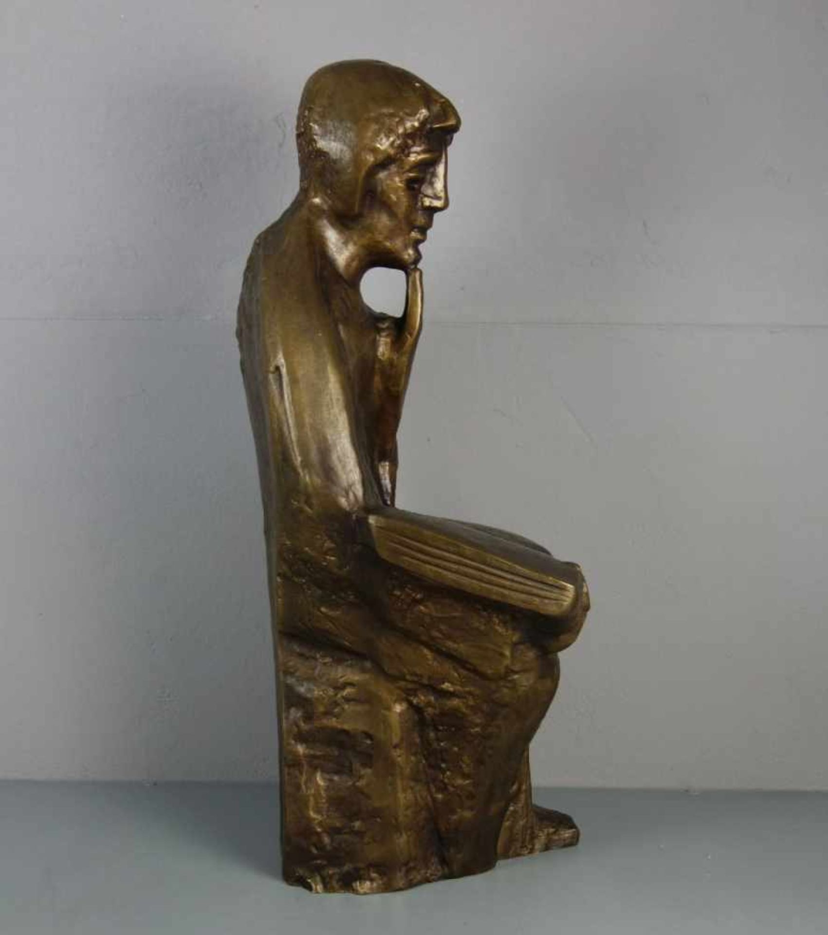 KRAUTWALD, JOSEPH (Borkenstadt / Oberschlesien 1914-2003 Rheine), Skulptur: "Buchleser" / " - Bild 2 aus 4