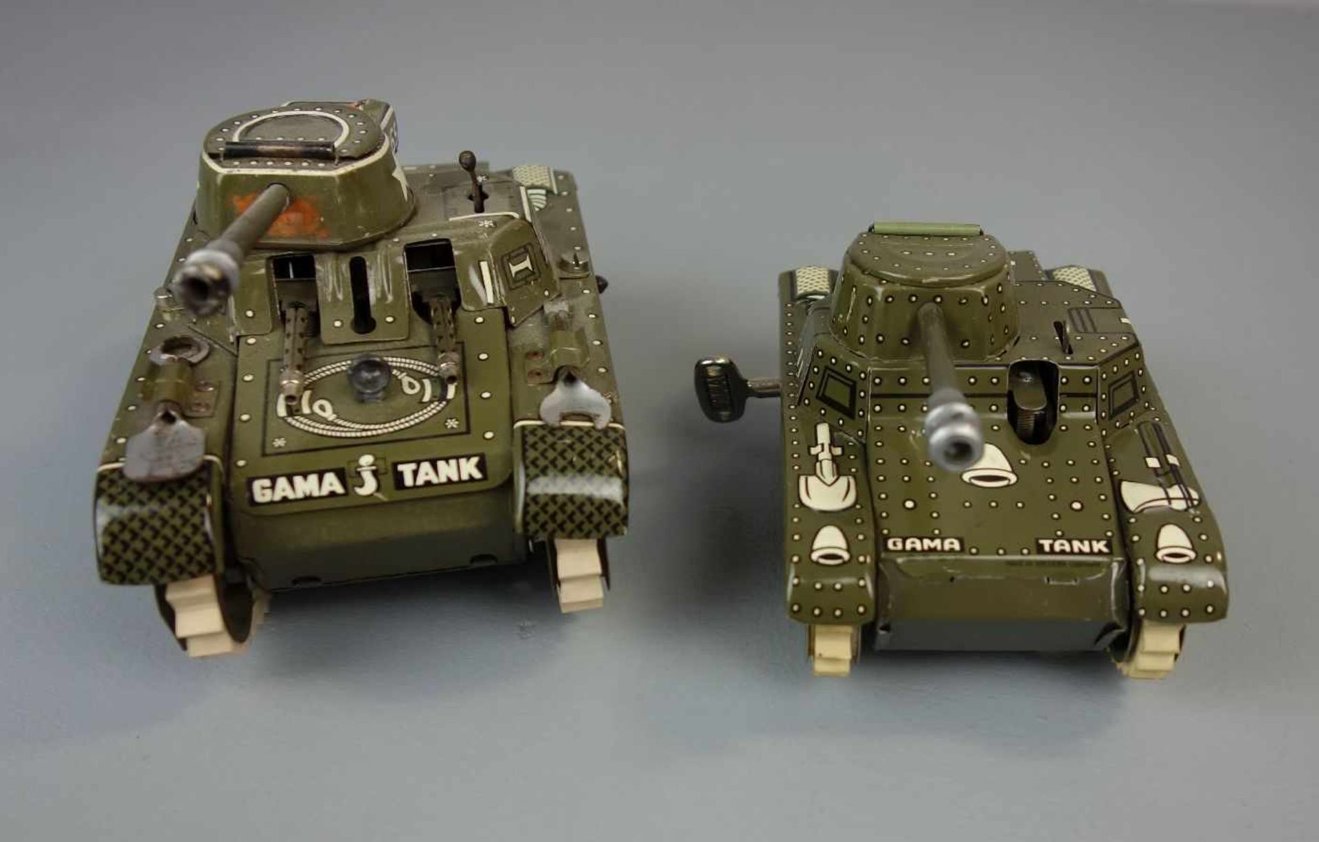 KONVOLUT VON 4 GAMA TANKS / BLECH-PANZER / BLECHSPIELZEUG / tin toys - four tanks. 1) Gama-Tank, T- - Bild 10 aus 10