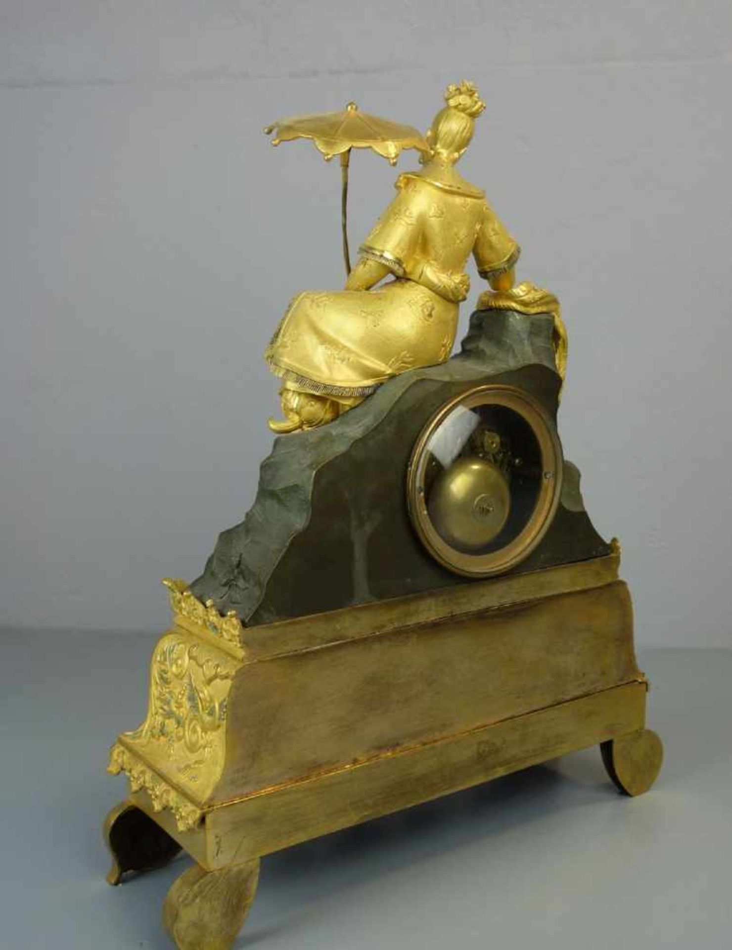 EXQUISITE FIGÜRLICHE CHINOISE KAMINUHR / LOUIS PHILIPPE - PENDULE: "SINNENDE CHINESISCHE EDELDAME" / - Image 6 of 8