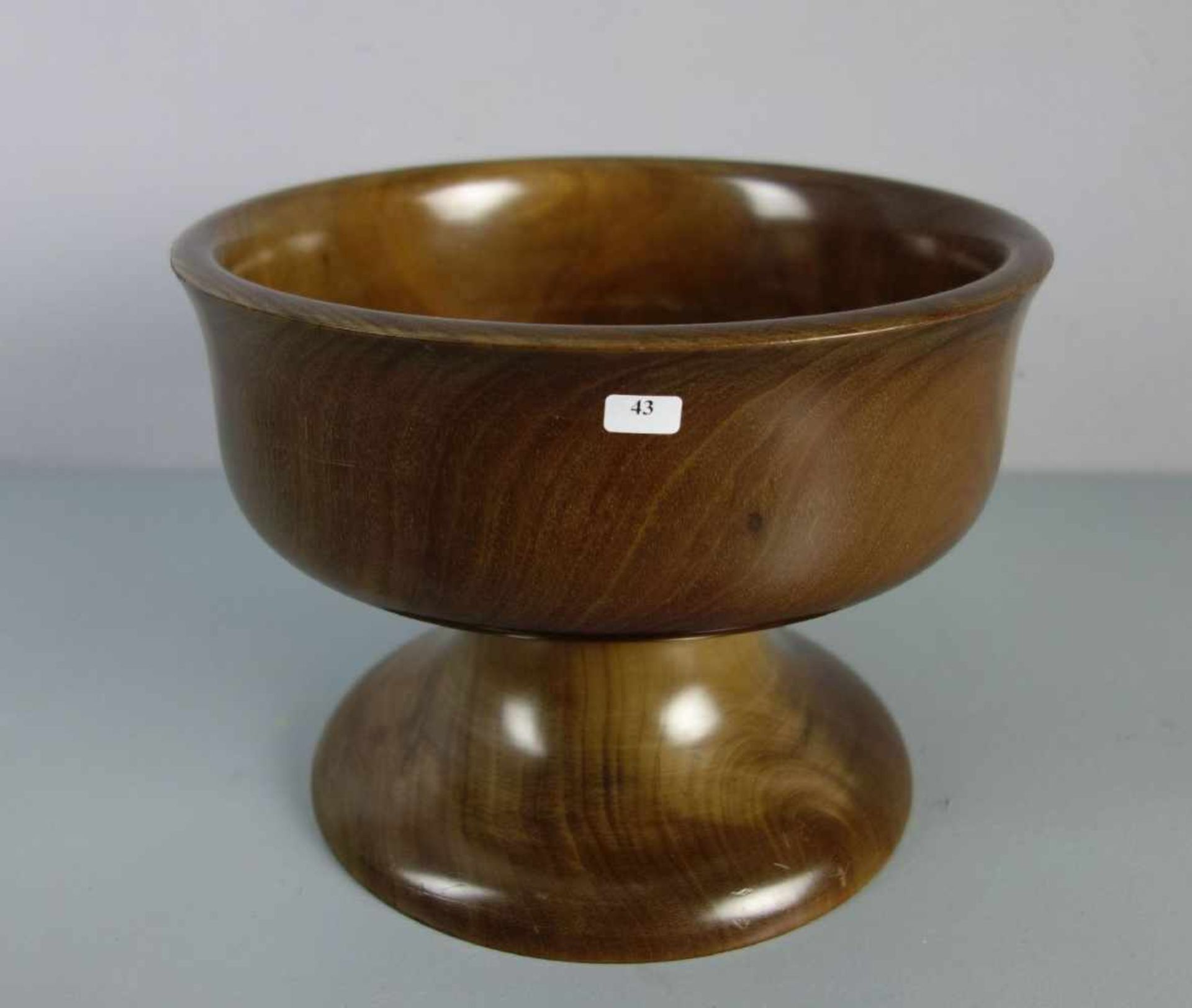 SCHALE / FUSSSCHALE / bowl on a stand, Mahagoni, aus einem Stück gedrechselt. Rundstand mit