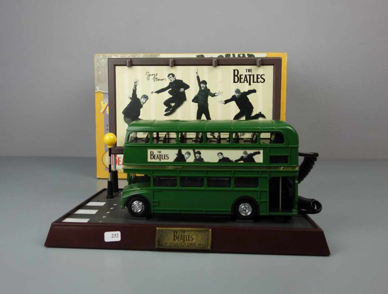 THE BEATLES MERCHANDISE / MEMORABILIA : DOPPELDECKER-BUS-TELEFON, 1998. Grüner Bus, Unterteil