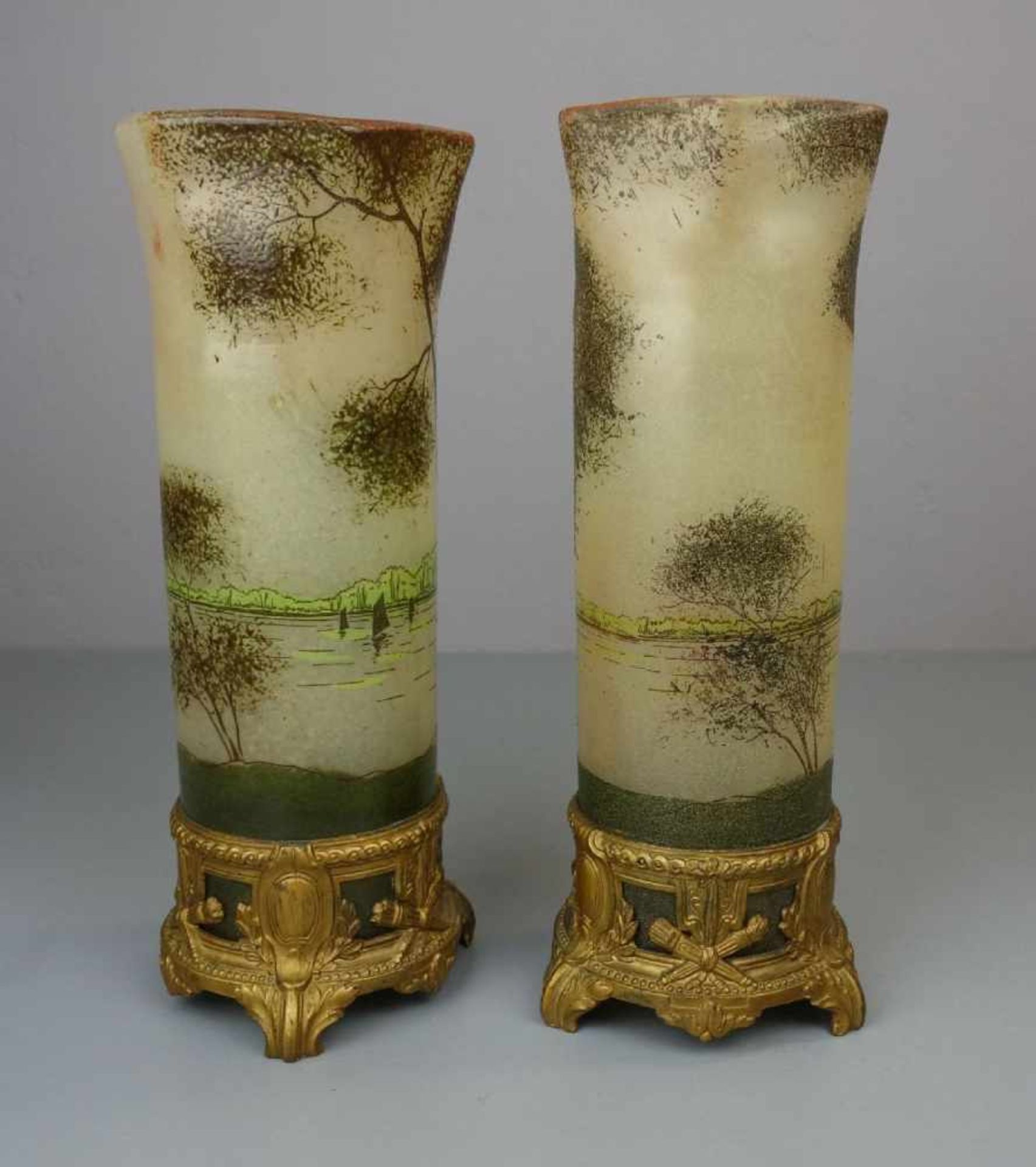 PAAR JUGENDSTILVASEN MIT LANDSCHAFTSMOTIV UND METALLMONTUREN / pair of art nouveau vases with - Bild 4 aus 6