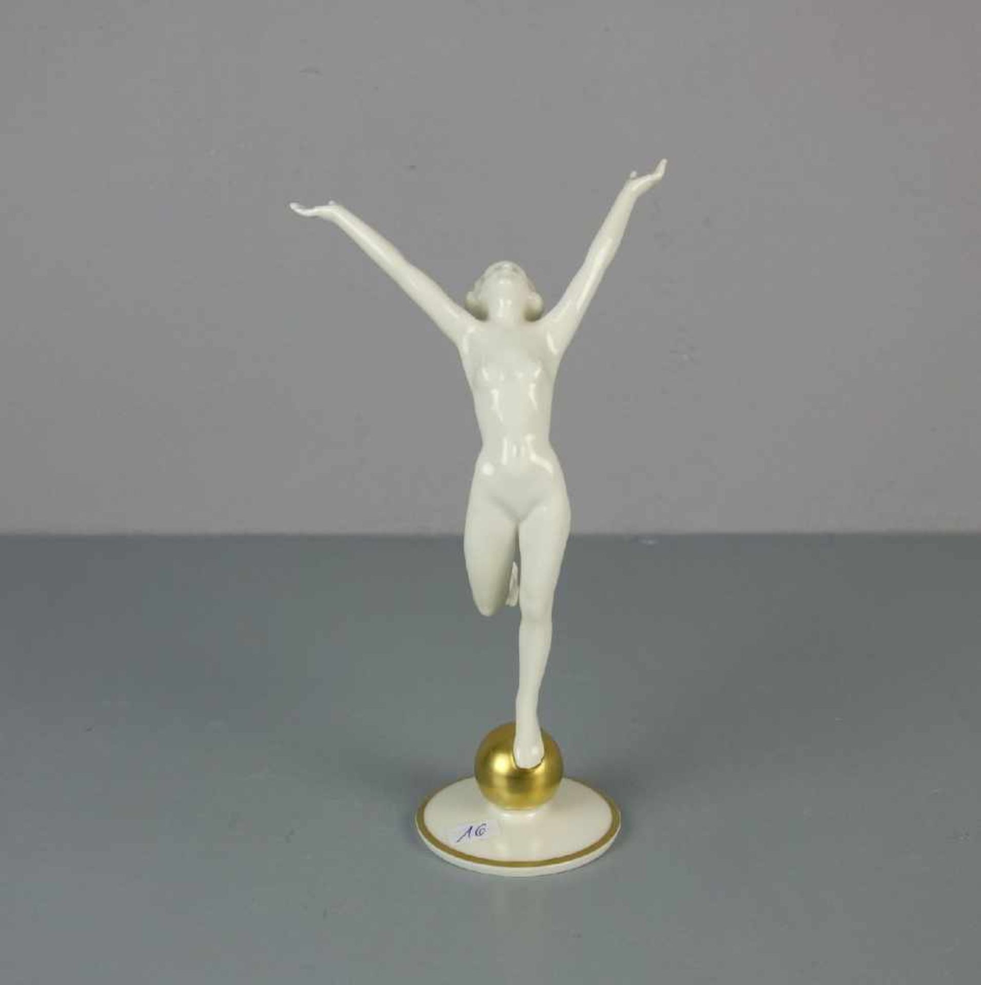 PORZELLANFIGUR: "Sonnenkind / Tanzende Frau", 20. Jh., Porzellan, mit goldfarbenen