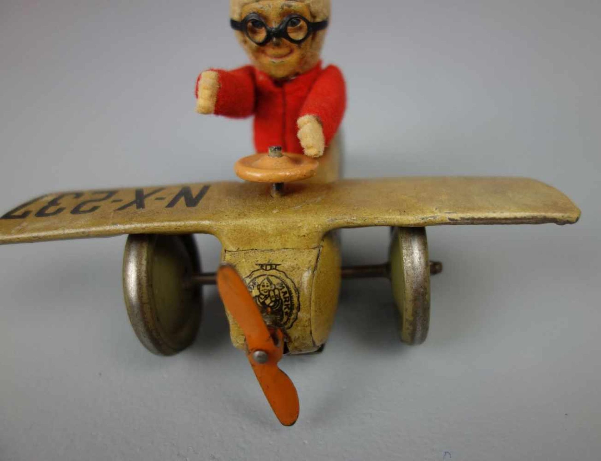 BLECHSPIELZEUG: FLUGZEUG / PROPELLERFLUGZEUG / ROLLER FLUGZEUG / tin toy plane, wohl Manufaktur - Bild 2 aus 6