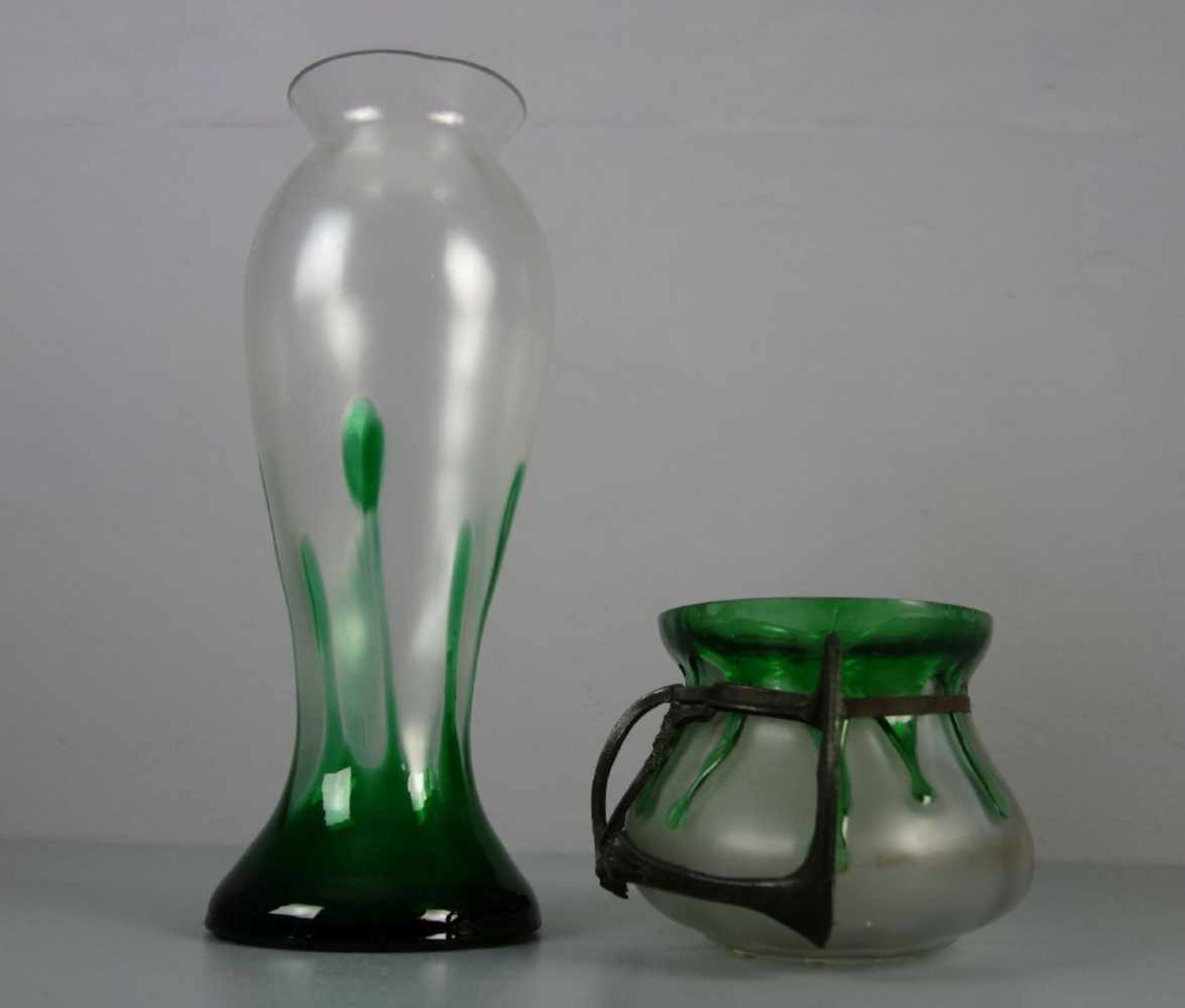 JUGENDSTIL SET - VASENPAAR UND JARDINIÈRE / pair of art nouveau vases and jardinière, Böhmen, um - Image 3 of 3