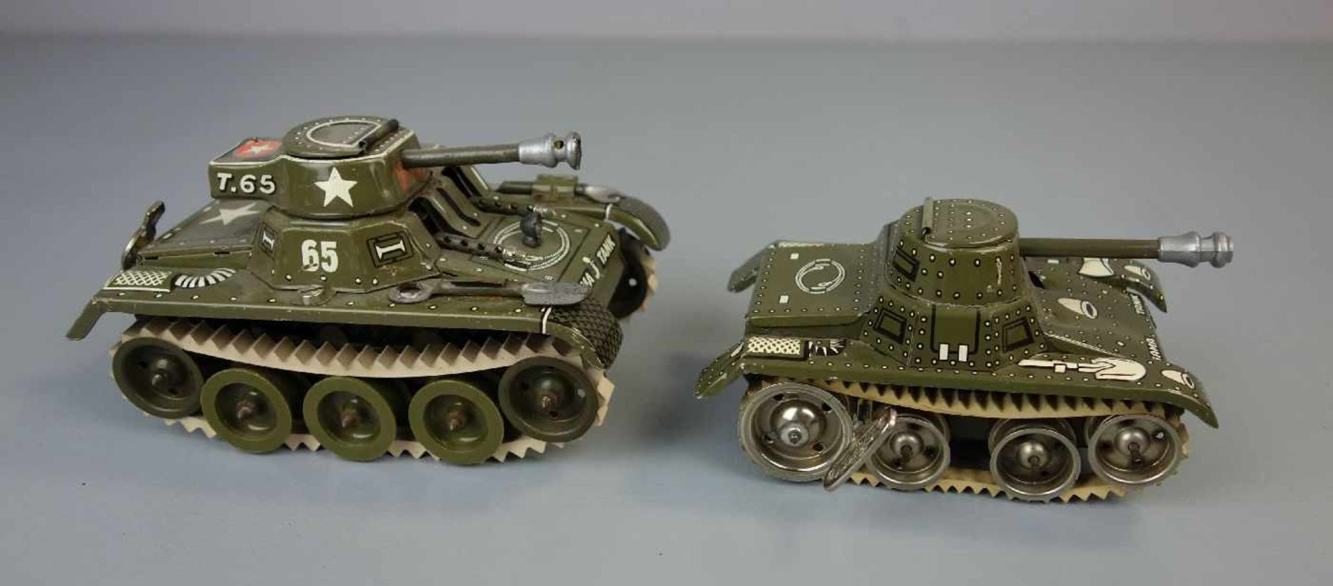 KONVOLUT VON 4 GAMA TANKS / BLECH-PANZER / BLECHSPIELZEUG / tin toys - four tanks. 1) Gama-Tank, T- - Bild 8 aus 10