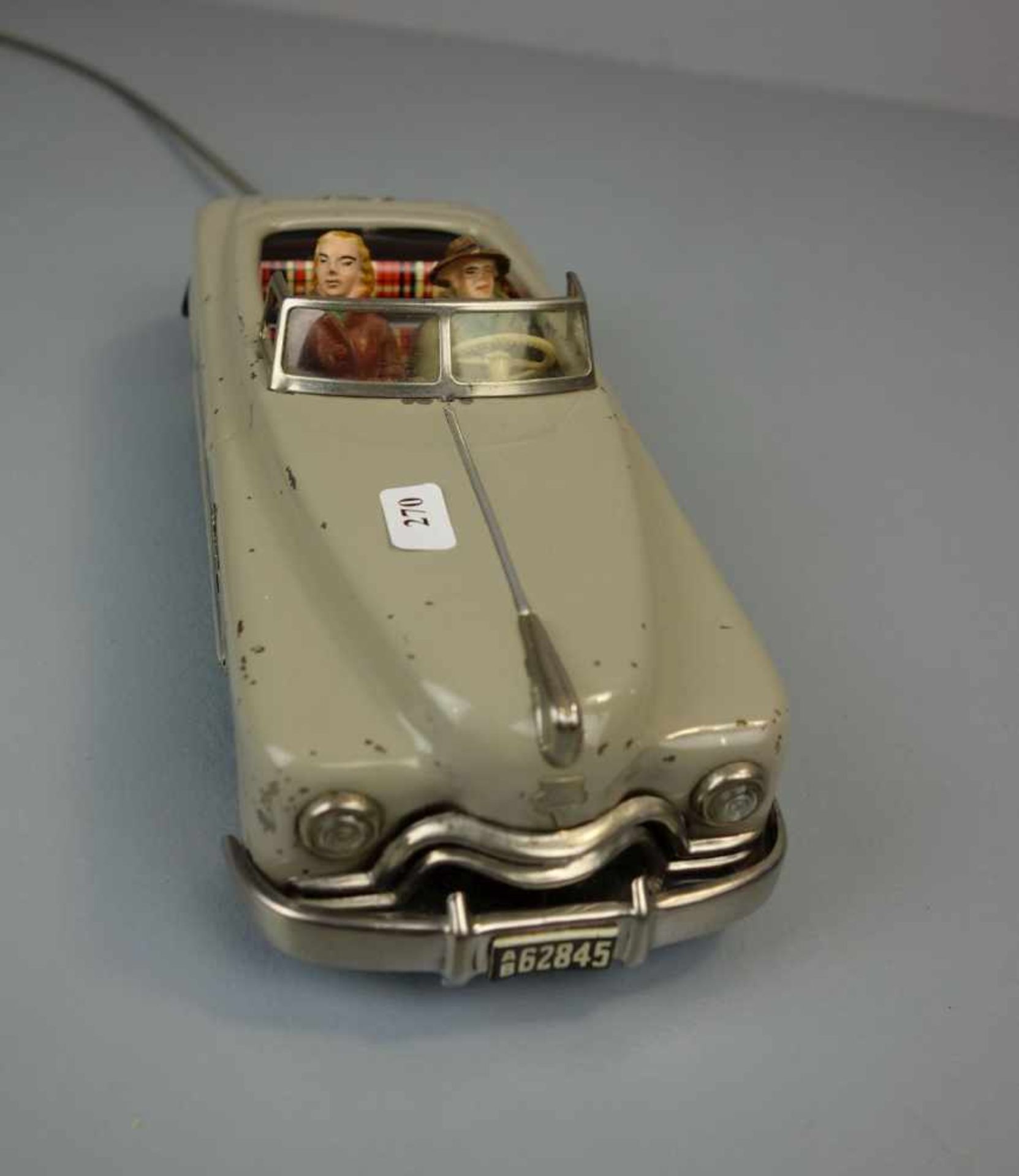 BLECHAUTO MIT FERNBEDIENUNG / MECHANISCHES SPIELZEUG / tin toy car, Kurbelantrieb, Manufaktur - Bild 3 aus 7