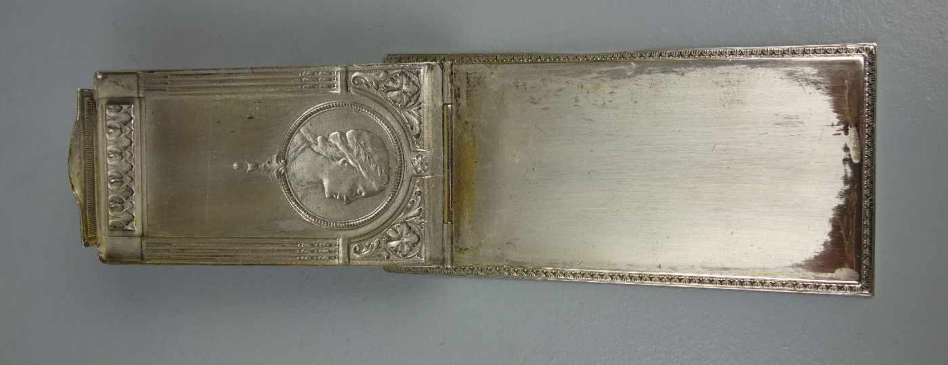 NOTIZBLOCK - HALTER / TANZKARTE / notepad holder, versilbertes Metall, um 1900. Rückseite - Bild 3 aus 5