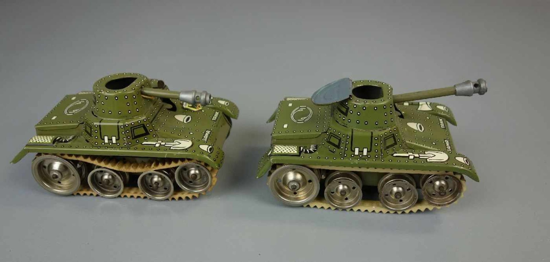 KONVOLUT VON 4 GAMA TANKS / BLECH-PANZER / BLECHSPIELZEUG / tin toys - four tanks. 1) Gama-Tank, T- - Bild 4 aus 10