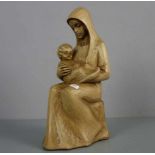 BILDHAUER / BILDSCHNITZER des 20. Jh., Skulptur: "Madonna mit Kind / Mutter mit Kind", Holz