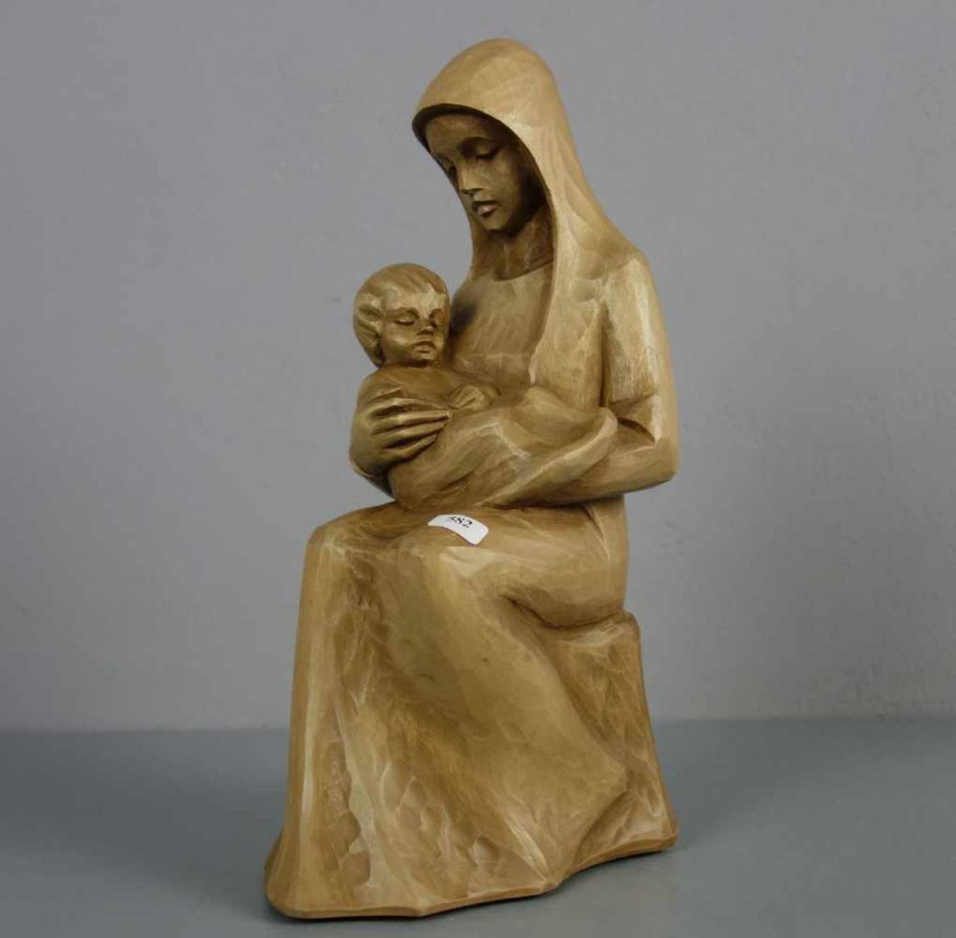 BILDHAUER / BILDSCHNITZER des 20. Jh., Skulptur: "Madonna mit Kind / Mutter mit Kind", Holz