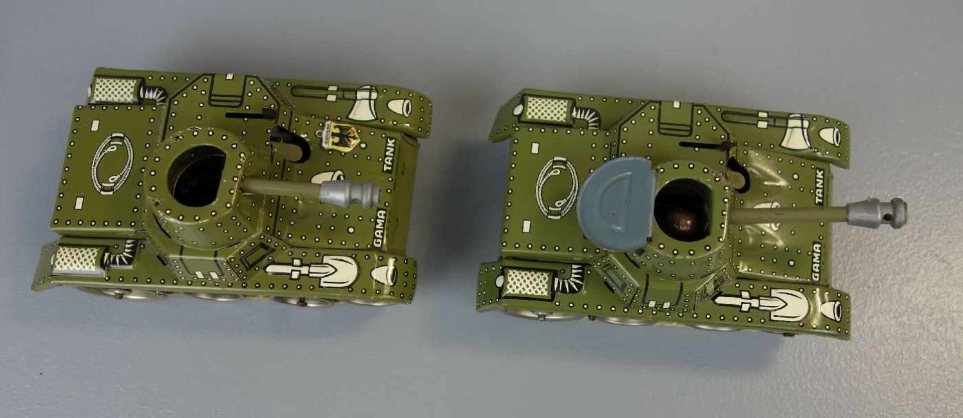 KONVOLUT VON 4 GAMA TANKS / BLECH-PANZER / BLECHSPIELZEUG / tin toys - four tanks. 1) Gama-Tank, T- - Bild 5 aus 10