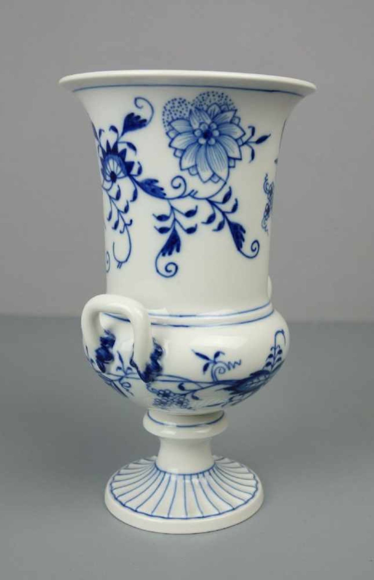 VASE, Porzellan, Manufaktur Meissen, unterglasurblaue Schwertermarke, Marke seit 1934 (1. Wahl) - Bild 2 aus 5