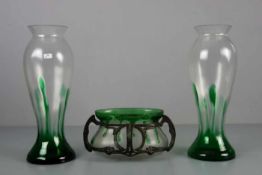 JUGENDSTIL SET - VASENPAAR UND JARDINIÈRE / pair of art nouveau vases and jardinière, Böhmen, um